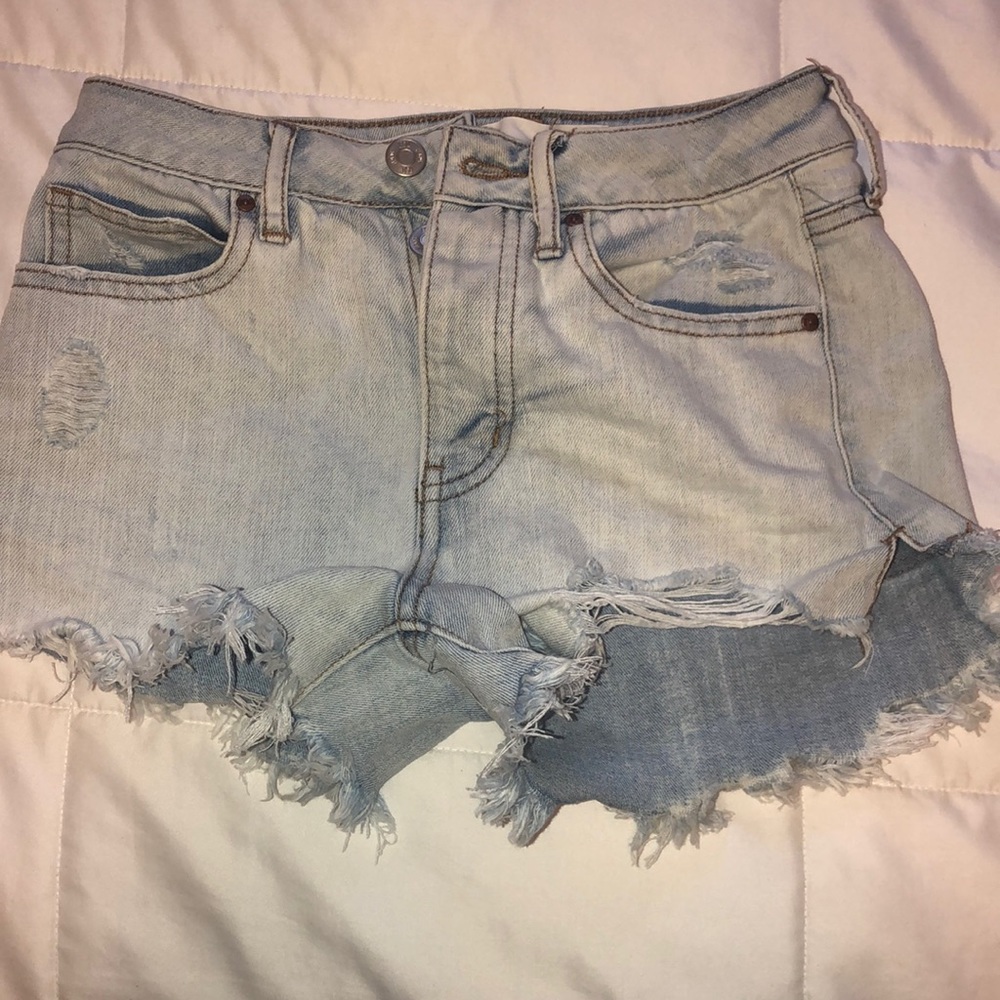 RSQ light wash jean shorts
